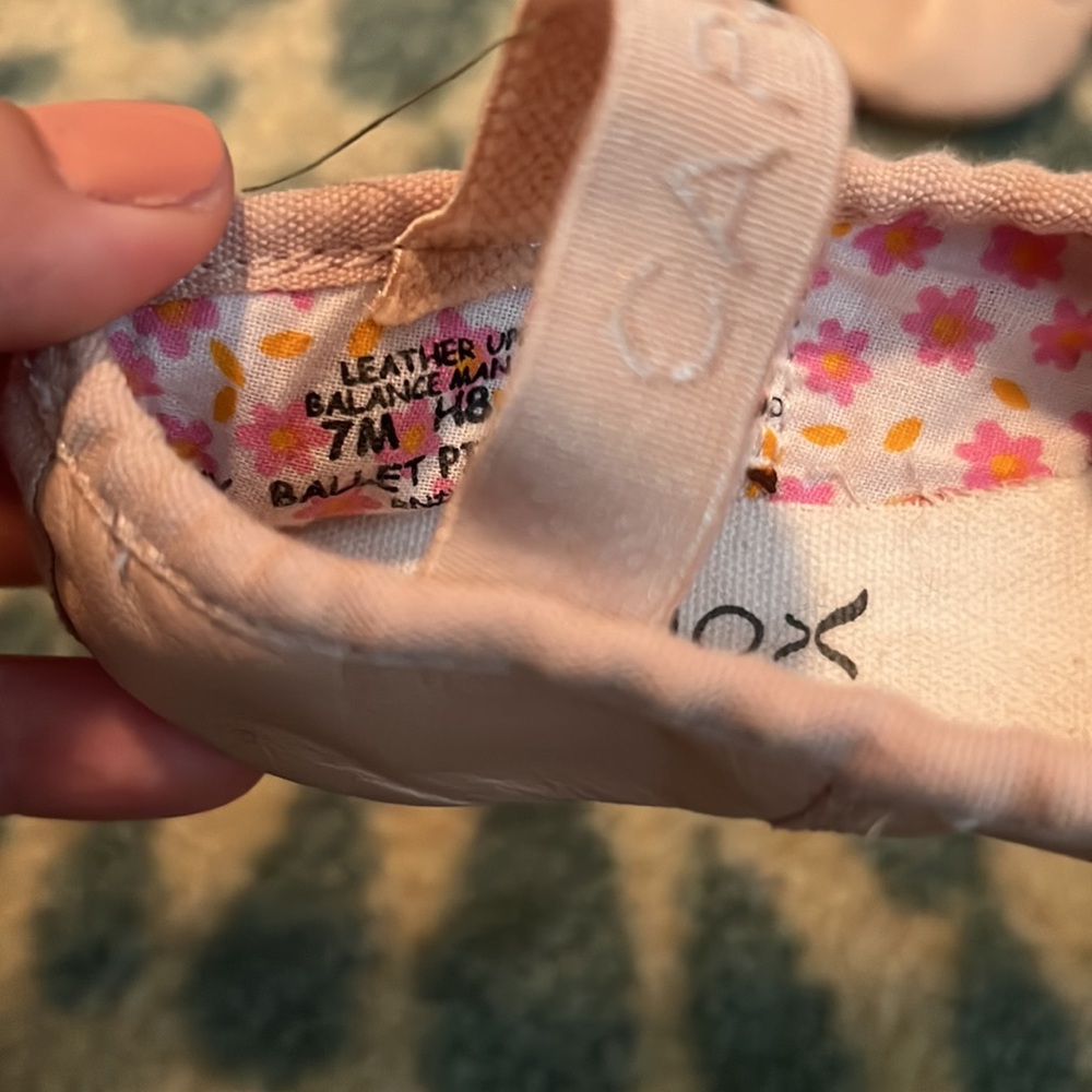 🩰Capezio Toddler Girl's Ballet Slipper sz. 7🩰 - Picture 2 of 4